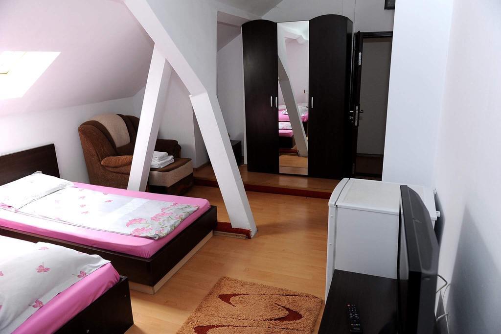 Pensiunea Rubin Ranca Bagian luar foto